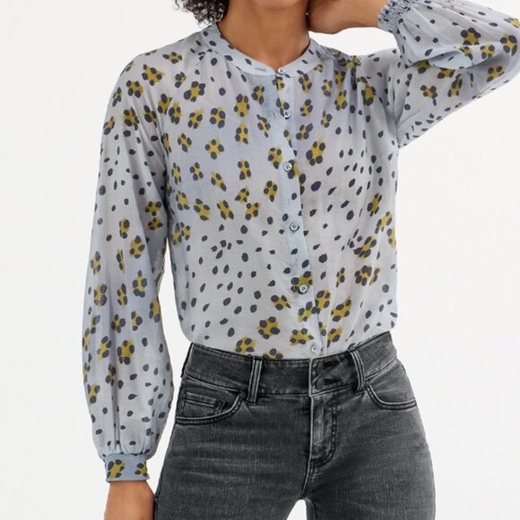 Cabi Fall 2024 Hunter Blouse, XS, NEW in orginal, unopened packing - Picture 2 of 2